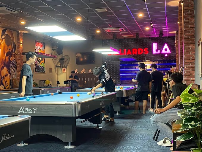 Lạ Billiards