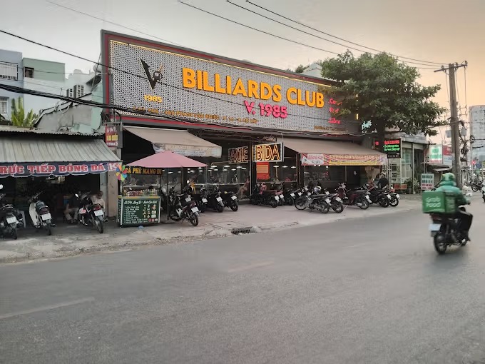 V.1985 Billiards Club