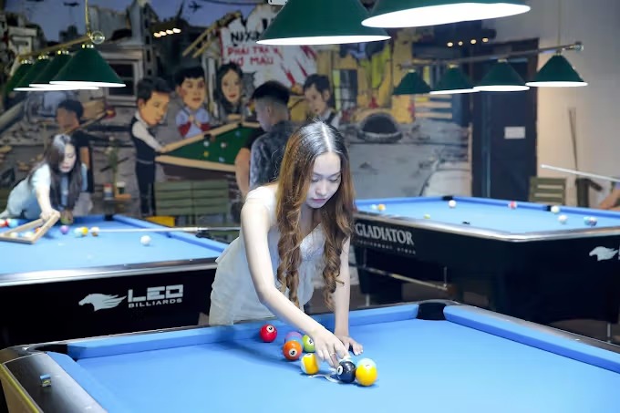 B52 Billiards Club