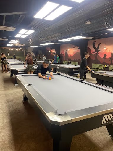 B52 Billiards Club