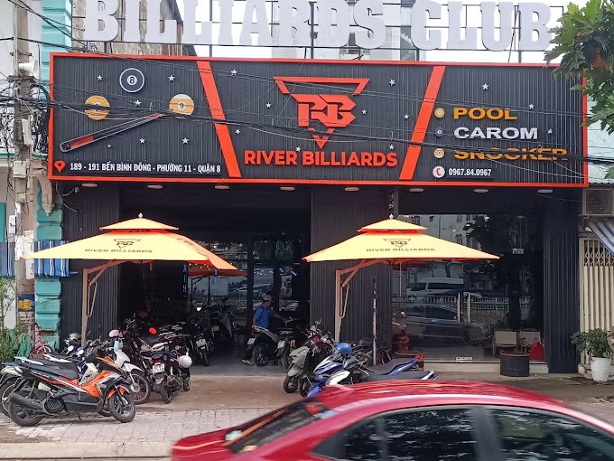 River Billiards Q8